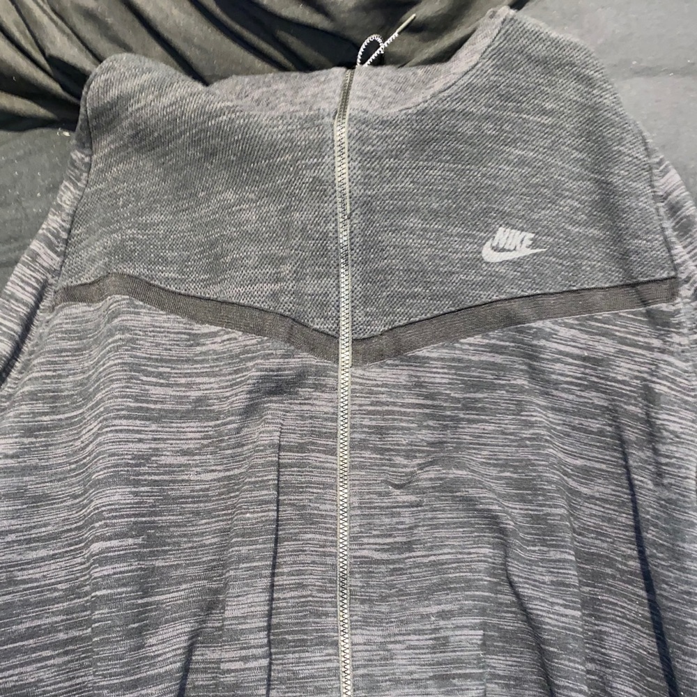 Nike heavy jacket with zipper and hood